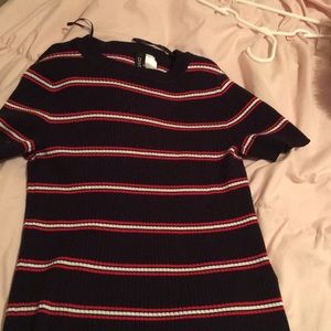 A kind of cropped shirt